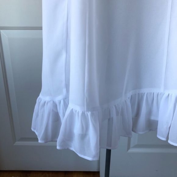 BCBG WOMEN’S WHITE  FLOWY DRESS! Perfect rehearsal, bridal shower dress - Picture 4 of 11